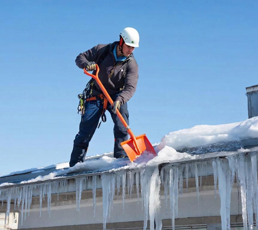 Очистка кровли от снега и наледи